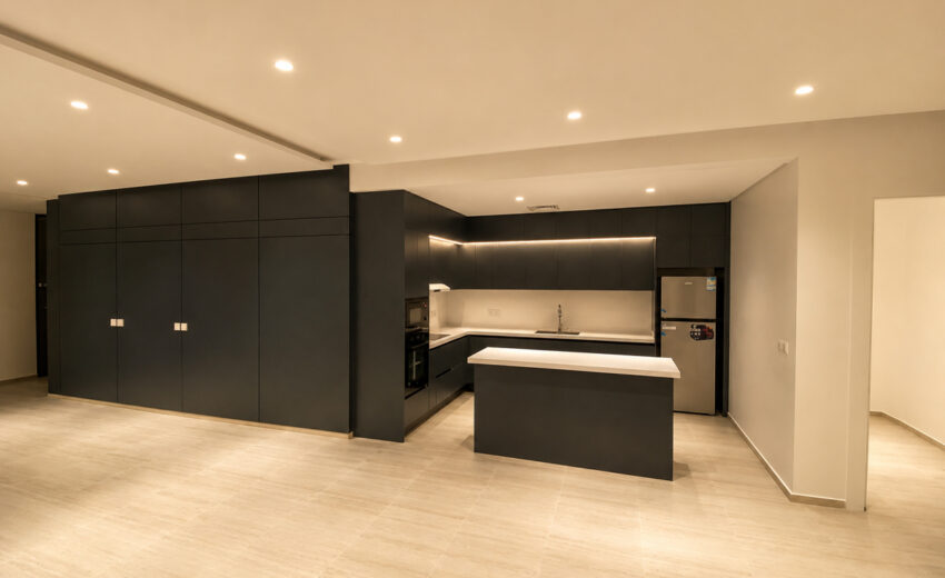 مطبخ مودرن في الرياض من تنفيذ شركة أوكتاجون للأثاث في حي قرطبة، تصميم وتنفيذ مطابخ حسب الطلب.