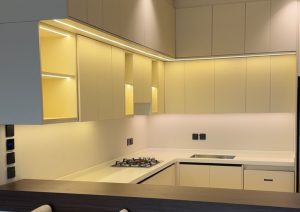 تنفيذ مطبخ بتصميم مودرن - أوف وايت -1