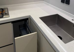 تنفيذ مطبخ بتصميم مودرن - أوف وايت -2