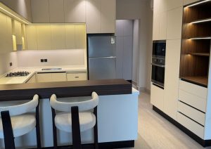 تنفيذ مطبخ بتصميم مودرن - أوف وايت -6