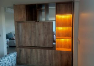 تنفيذ وحدة تلفزيون دوّارة بتصميم حديث -2