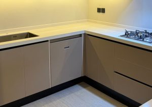 مطبخ بتصميم حديث (9)