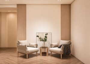 تصميم ركن استرخاء لغرفة نوم مودرن عبارة عن كرسيين فوتيه بتصميم عصري وطاولة وسط وخلفية خشبية جدارية دافئة.